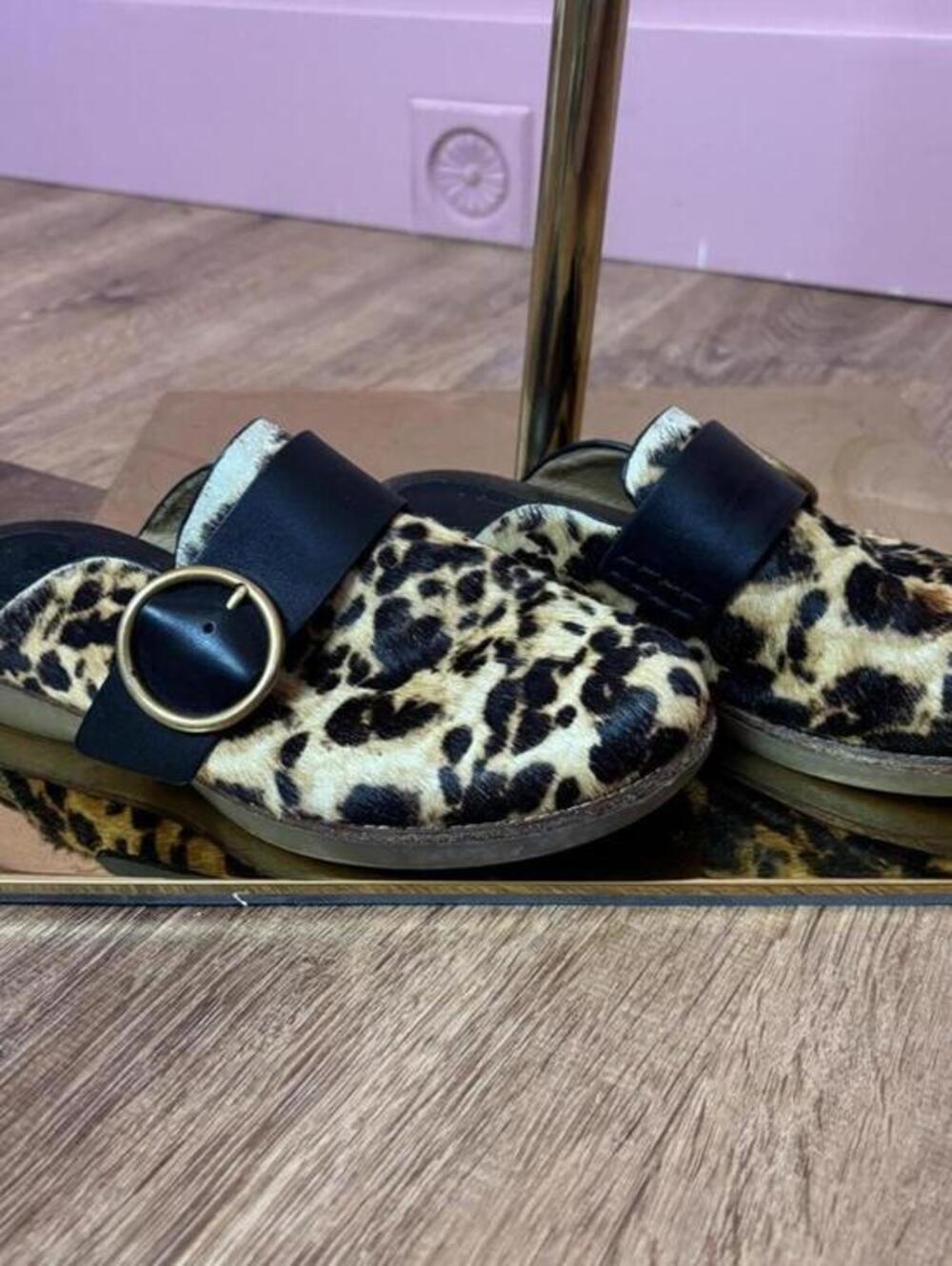 sofft billie leopard clogs calf hair sz 6m 2000s y2k slip on statement piece